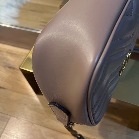 SOLD Gucci Women's Lavender Crossbody Bag with Gold Accents - Picture 7 of 11